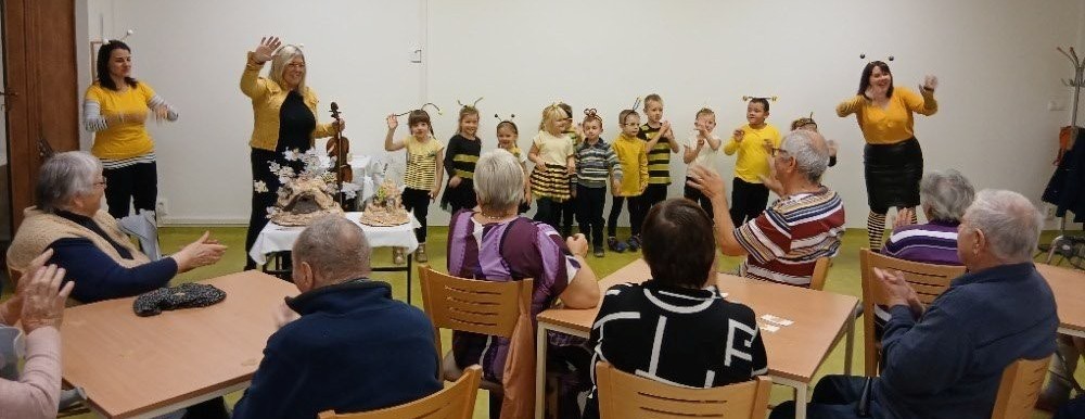 Děti a senioři si opět užili společné dopoledne