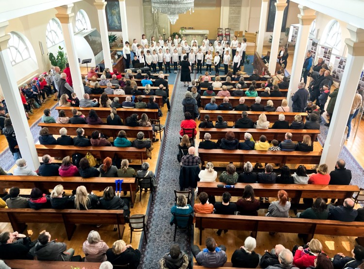 Jarní benefiční koncert zcela zaplnil kostel na Palackého náměstí