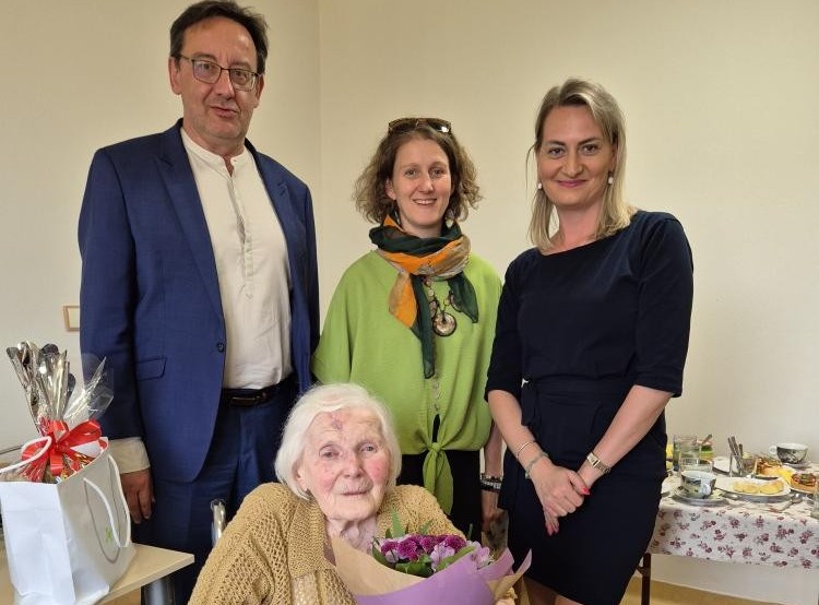 Sto let života, sto let příběhů – paní Anna Sehnalová oslavila významné jubileum