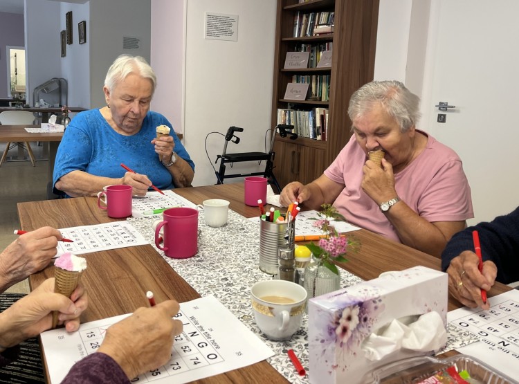 Pravidelná dávka napětí a radosti – Bingo v Emausích