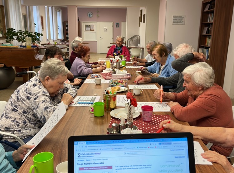 Pečení, zpěv i divadlo: Březnové aktivity v Centru sociálních služeb Emausy