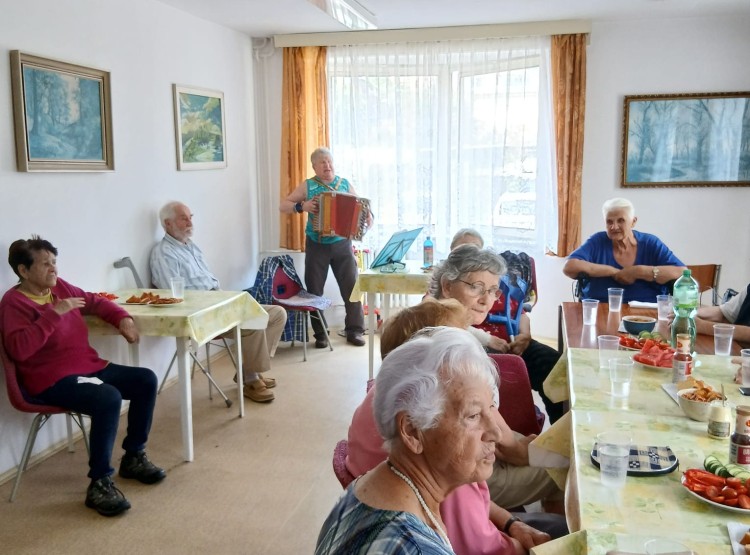 Grilování v Domě s pečovatelskou službou v Trhových Svinech