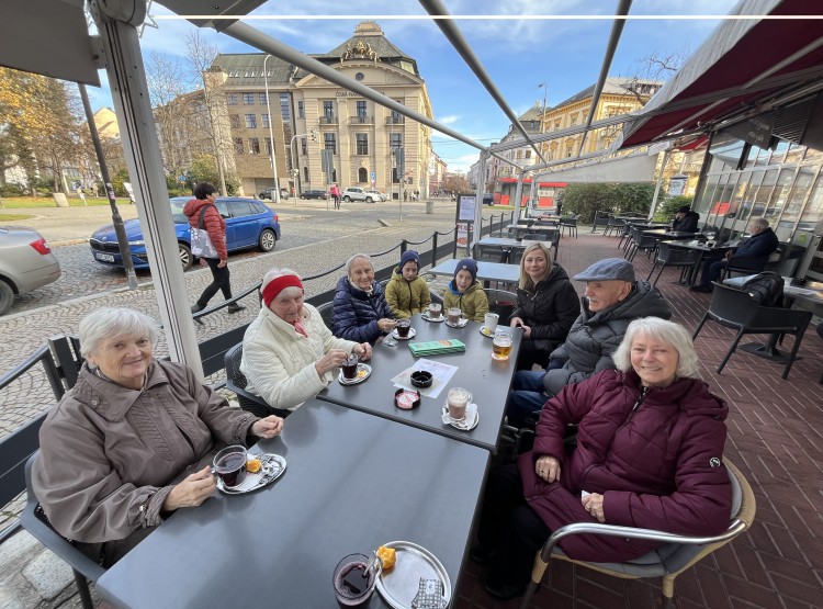 Posezení ve městě