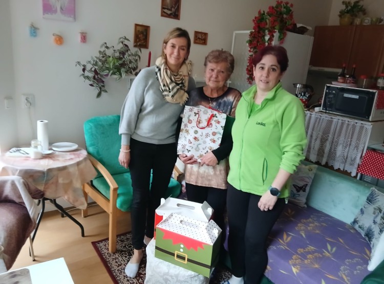 Klientce pečovatelské služby Ledax splnila Ježíškova vnoučata přání
