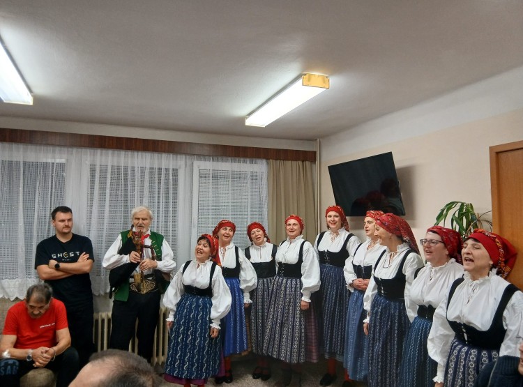 Jihočeský soubor Úsvit rozzářil Dům s pečovatelskou službou v Nových Hradech