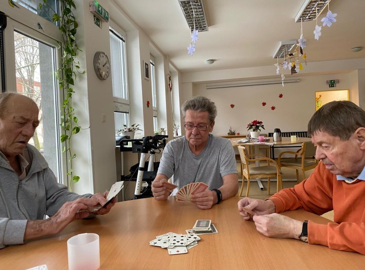 Každý den s úsměvem u společného stolu