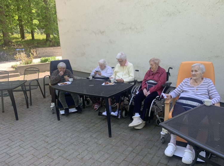 Pálení čarodějnic s opékáním buřtů