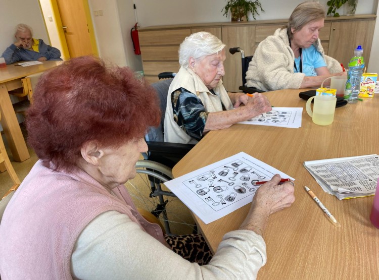 Procvičování kognitivních funkcí v Centru sociálních služeb Domus