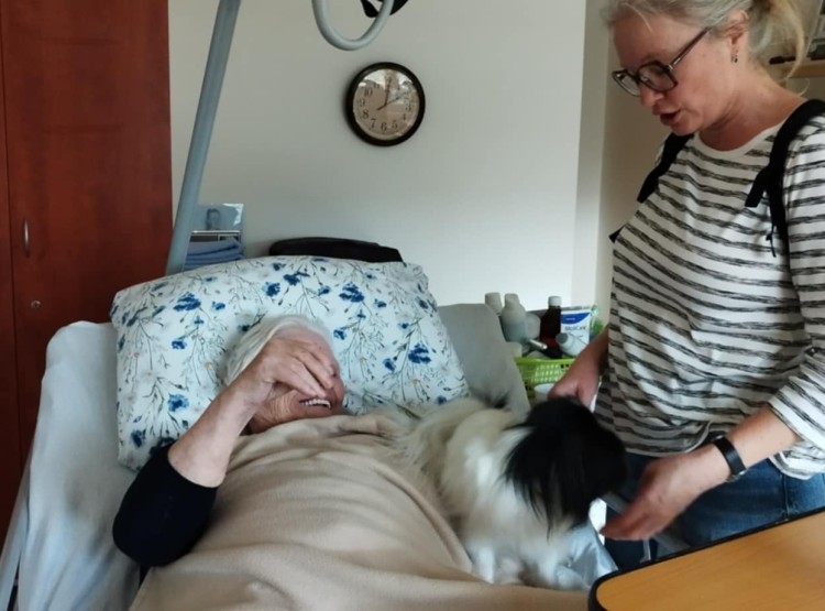 Klienti ve Vysokém Mýtě si užili setkání se čtyřnohým terapeutem