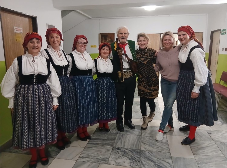 Jihočeský soubor Úsvit rozzářil Dům s pečovatelskou službou v Nových Hradech