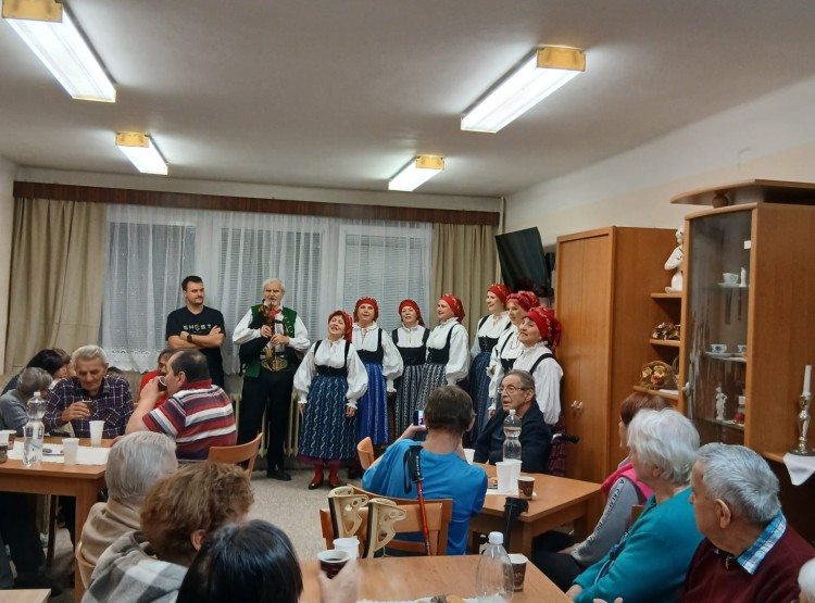 Jihočeský soubor Úsvit rozzářil Dům s pečovatelskou službou v Nových Hradech