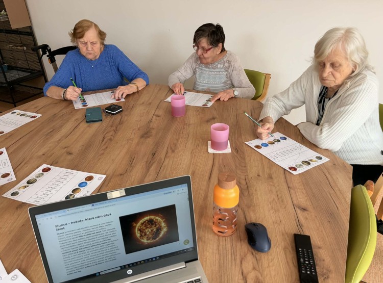 Každý den s úsměvem u společného stolu