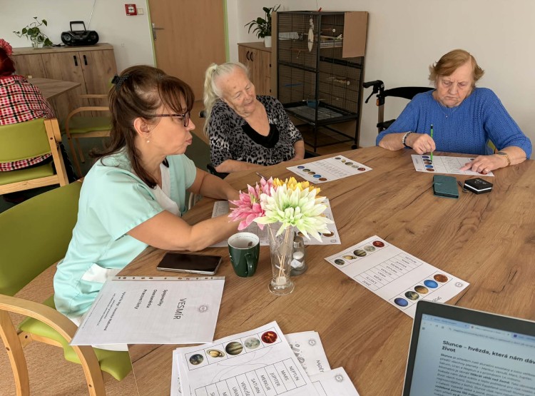 Každý den s úsměvem u společného stolu