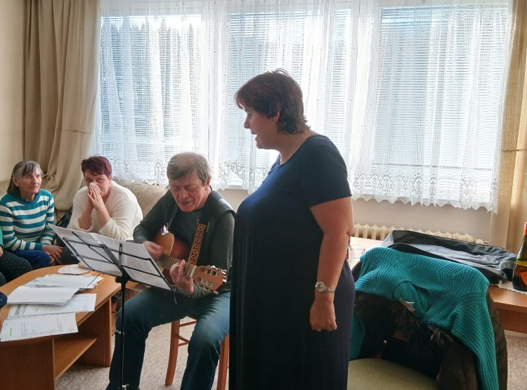 Hudební vystoupení v Domě s pečovatelskou službou v Nových Hradech