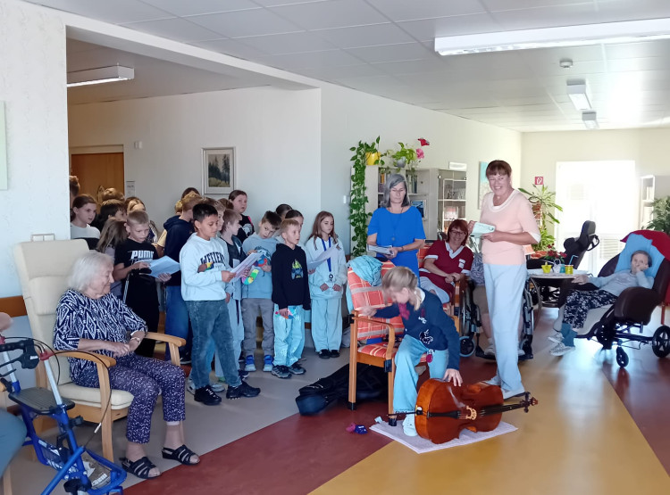 Vystoupení dětí k Mezinárodnímu dni seniorů