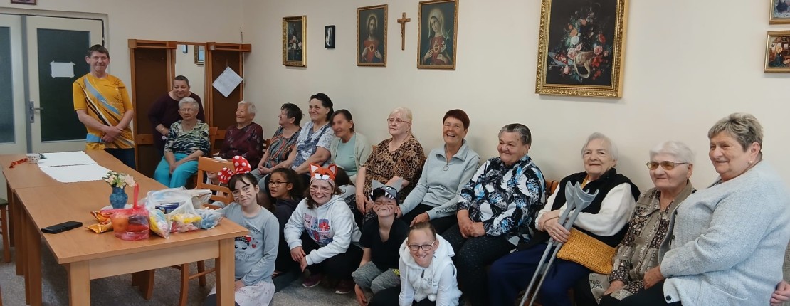 Děti z praktické školy navštívily Domě s pečovatelskou službou v Nových Hradech