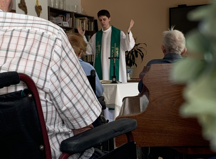 Bohoslužba v Centru sociálních služeb Emausy