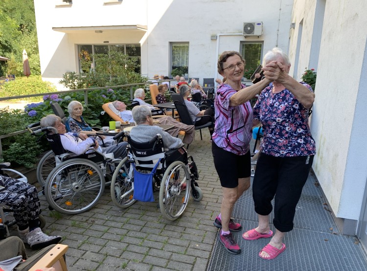 Setkání s harmonikou v Centru sociálních služeb Emausy