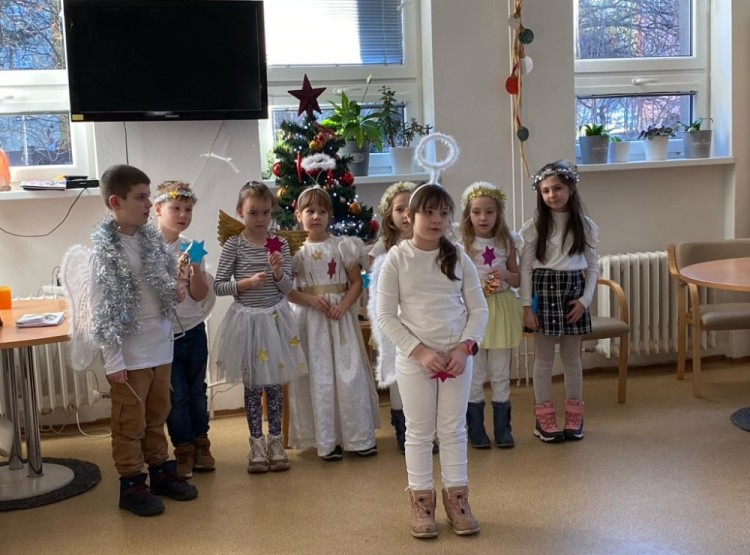 Vánoční pásmo dětí ze ZŠ Fr. Formana v Centru sociálních služeb Domus