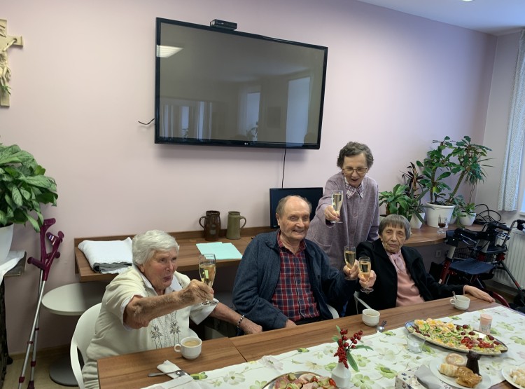 Oslava narozenin tří oslavenců v Centru sociálních služeb Emausy