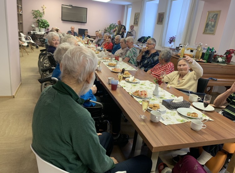 Oslava narozenin tří oslavenců v Centru sociálních služeb Emausy