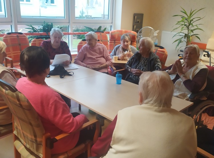 Návštěva dobrovolnice paní Jeništové v Domově pro seniory Vysoké Mýto