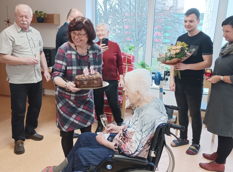 Oslava narozenin paní Elišky v Centru sociálních služeb Domus