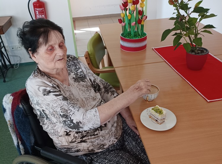 Oslava narozenin paní Vlastimily v Centru sociálních služeb Domus