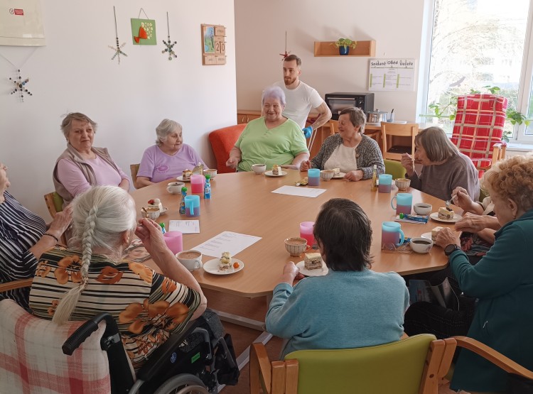 Oslava narozenin paní Vlastimily v Centru sociálních služeb Domus