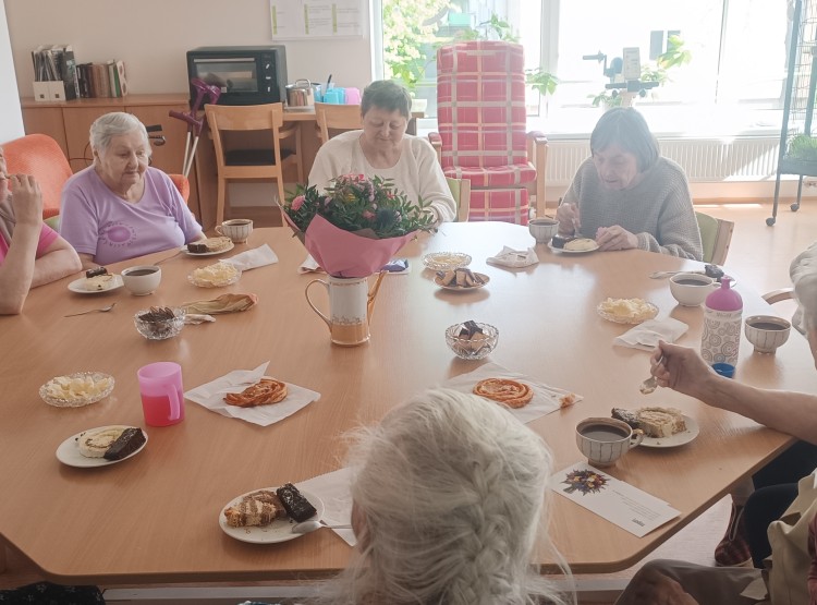 Oslava narozenin paní Blanky a Marušky v Centru sociálních služeb Domus