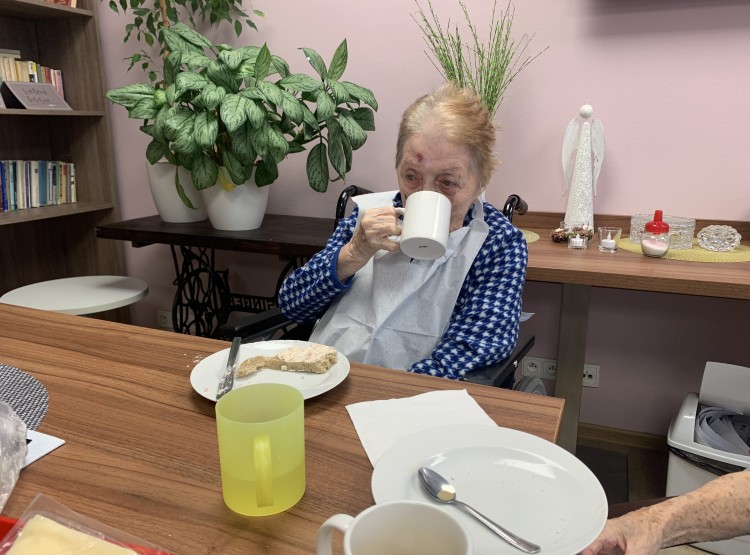 Asistované snídaně v Centru sociálních služeb Emausy