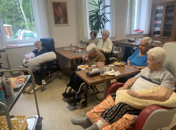 Narozeninová oslava v Centru sociálních služeb Emausy