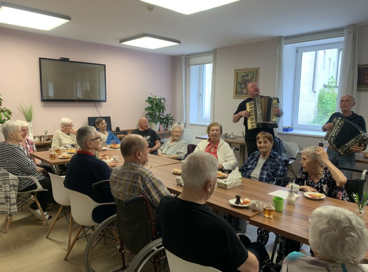Narozeninová oslava v Centru sociálních služeb Emausy