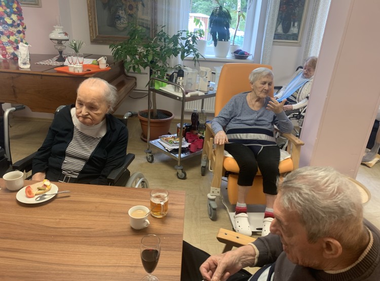 Narozeninová oslava v Centru sociálních služeb Emausy