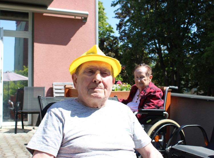 Na terase v Centru sociálních služeb Domus