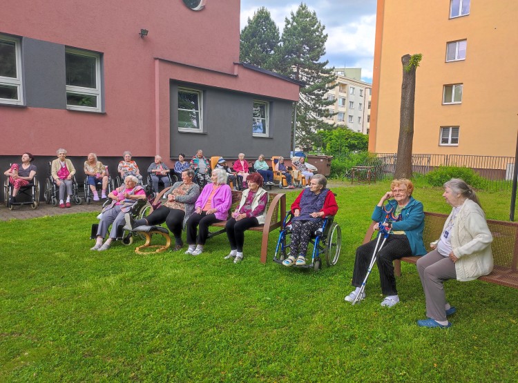 Smažení vaječiny v Centru sociálních služeb Domus