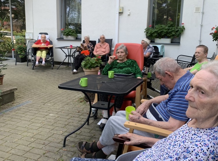 Bingo na terase v Centru sociálních služeb Emausy