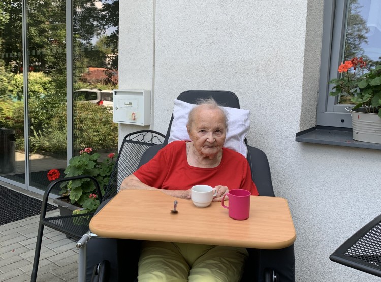 Bingo na terase v Centru sociálních služeb Emausy