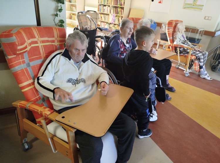 Povídání o ptáčcích v Domově pro seniory Vysoké Mýto