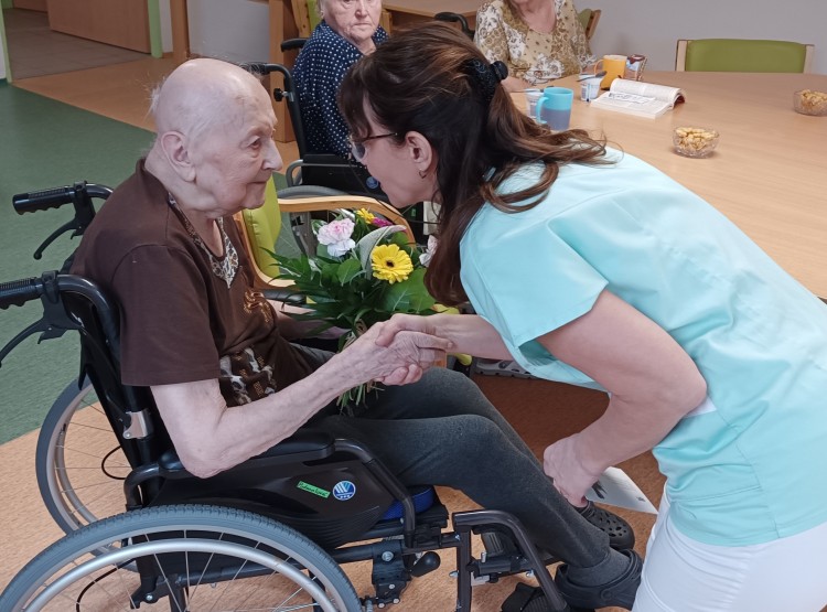 Oslava narozenin paní Karly v Centru sociálních služeb Domus