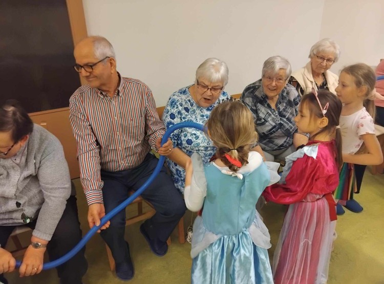 Masopustní návštěva v domě s pečovatelskou službou v Dačicích