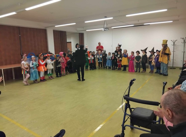 Masopustní návštěva v domě s pečovatelskou službou v Dačicích