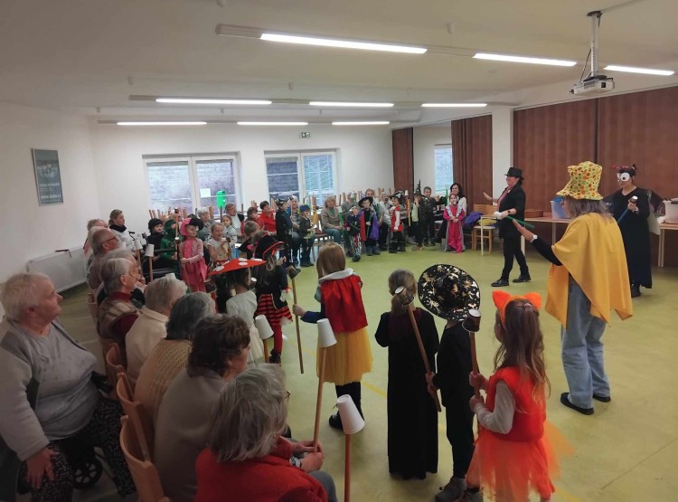 Masopustní návštěva v domě s pečovatelskou službou v Dačicích
