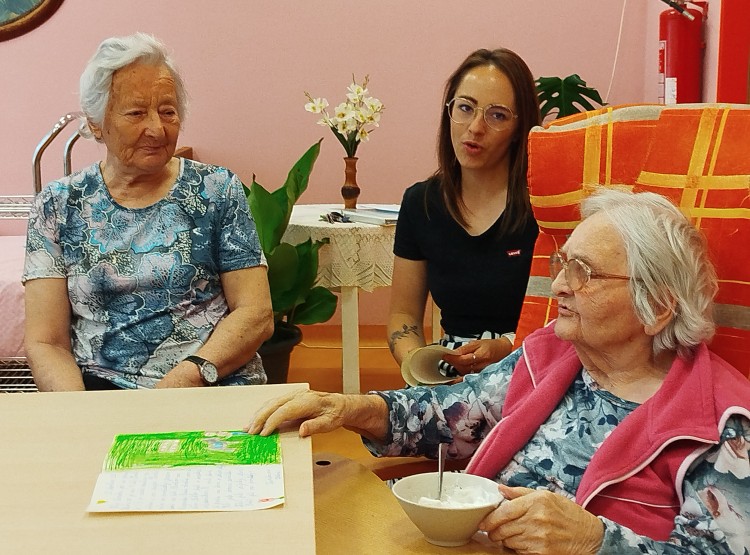 Zmrzlinové poháry v reminiscenční místnosti