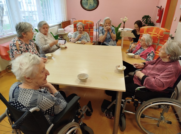 Zmrzlinové poháry v reminiscenční místnosti
