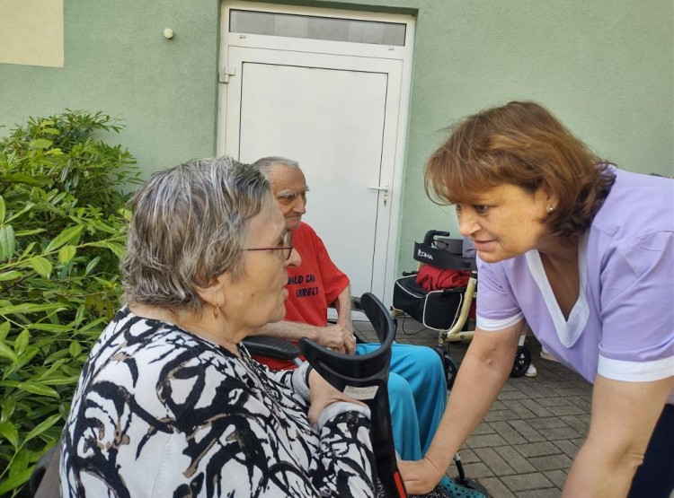 Dopoledne pod širým nebem a s úsměvem