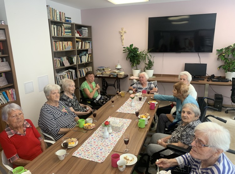 Narozeninová oslava v Centru sociálních služeb Emausy