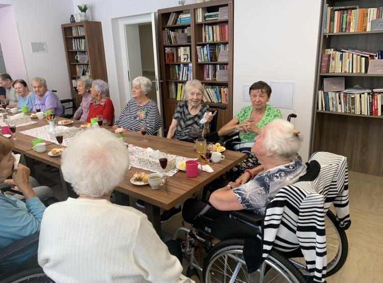 Narozeninová oslava v Centru sociálních služeb Emausy