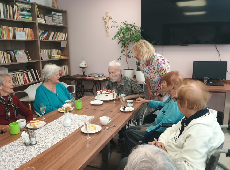 Pečení koláče, tvoření a milá návštěva v podobě poníka Poly