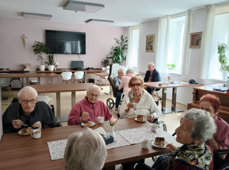 Pečení koláče, tvoření a milá návštěva v podobě poníka Poly